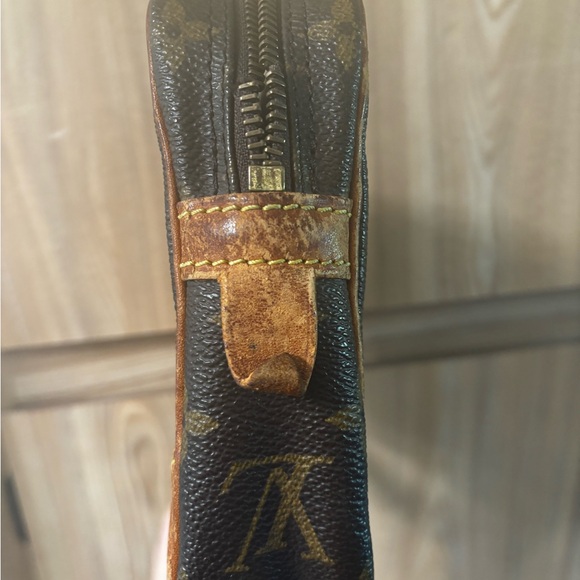 Auth Louis Vuitton Marley Dragonne PM Clutch broken zipper - Picture 12 of 15